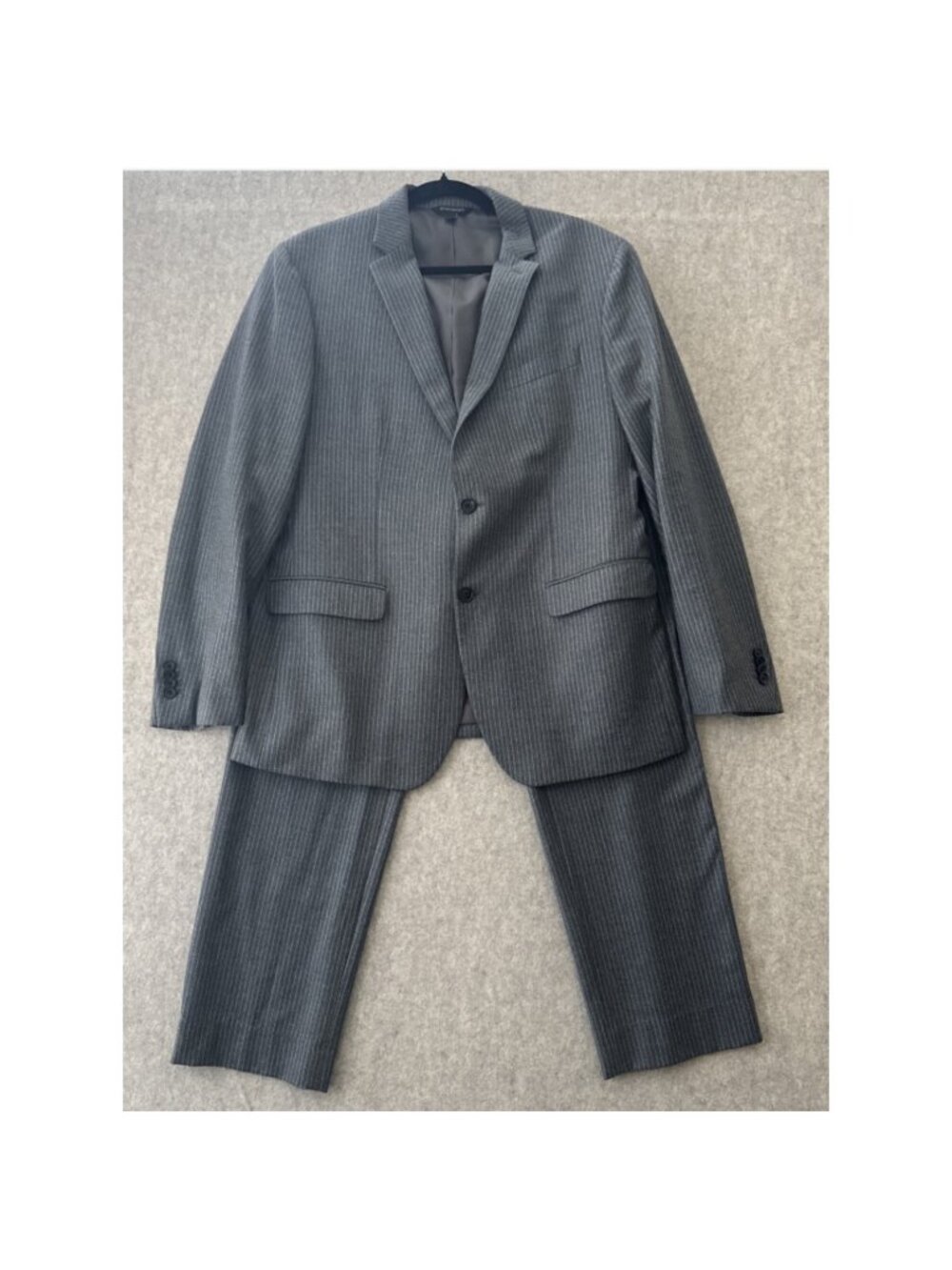 Banana Republic Slim Fit Suit Mens 44R 35x30‎ Gray Pinstripe 100% Wool Flannel